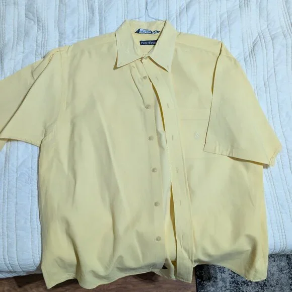 Nautica Men’s Short-Sleeve Button-Down Shirt – Size Large - Picture 1 of 3